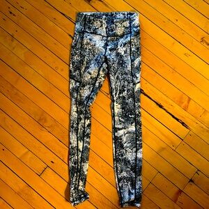 Lululemon yoga pants